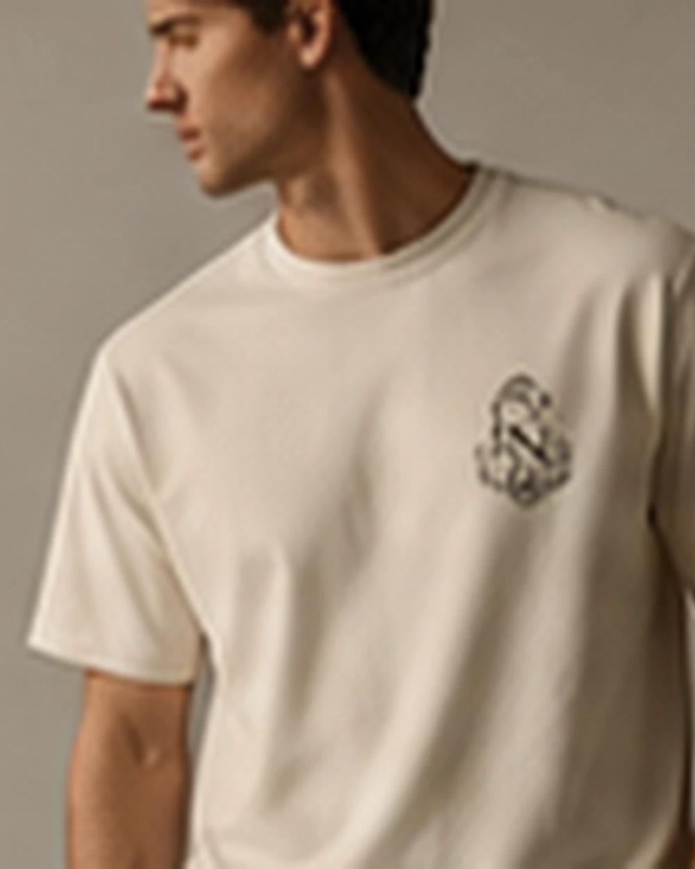 Ivory Crest Tişört alternatif görünüm